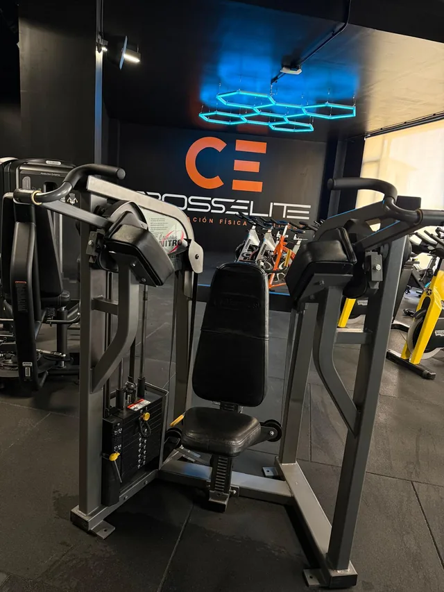 Nautilus Nitro y pared de marca en el centro CrossElite